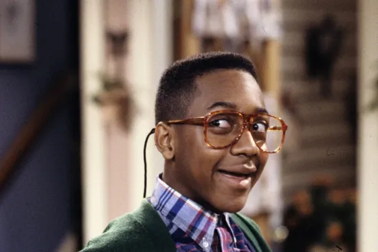 Steve Urkel jesi li to ti? Nekad su žene bježale od njega, a danas mu se bacaju u zagrljaj