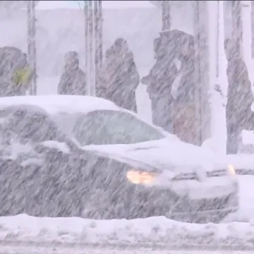 Kaos na cestama, tisuće bez struje: Izvanredno stanje zbog snijega kod susjeda! Doslovno ih je zatrpao