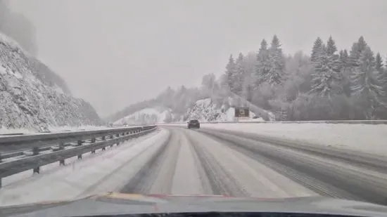 Reporter Boris Mi&scaron;ević pokazao stanje na autocesti: 'I moćniji auti su spustili brzinu'