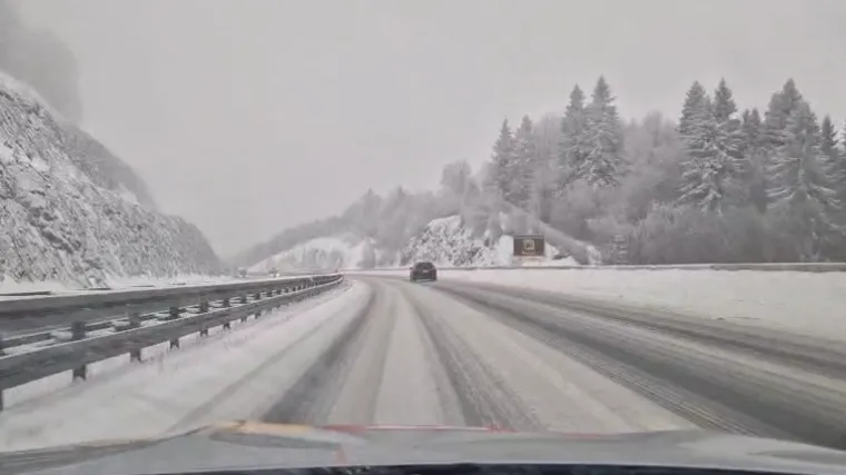 Reporter Boris Mi&scaron;ević pokazao stanje na autocesti: 'I moćniji auti su spustili brzinu'