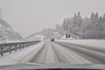 Reporter Boris Mi&scaron;ević pokazao stanje na autocesti: 'I moćniji auti su spustili brzinu'
