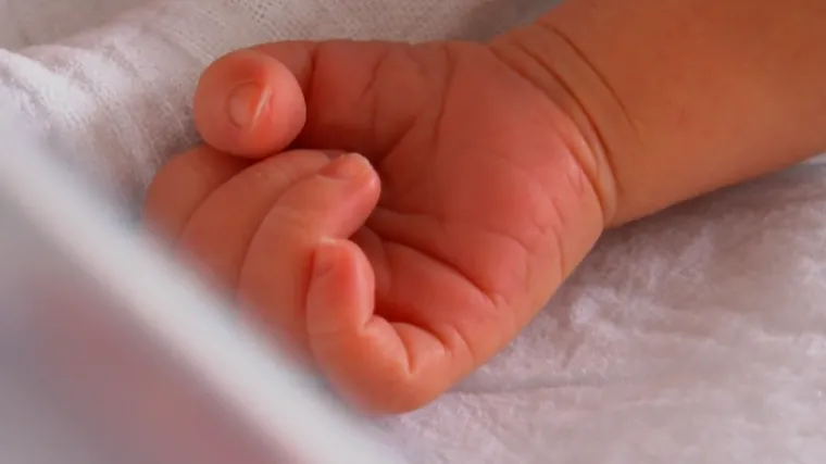 Skočile naknade za novorođenčad na hrvatskom otoku, za prvo dijete roditelji će dobiti 600 eura