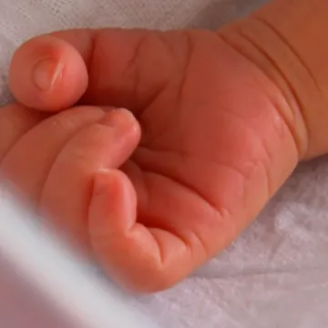 Skočile naknade za novorođenčad na hrvatskom otoku, za prvo dijete roditelji će dobiti 600 eura