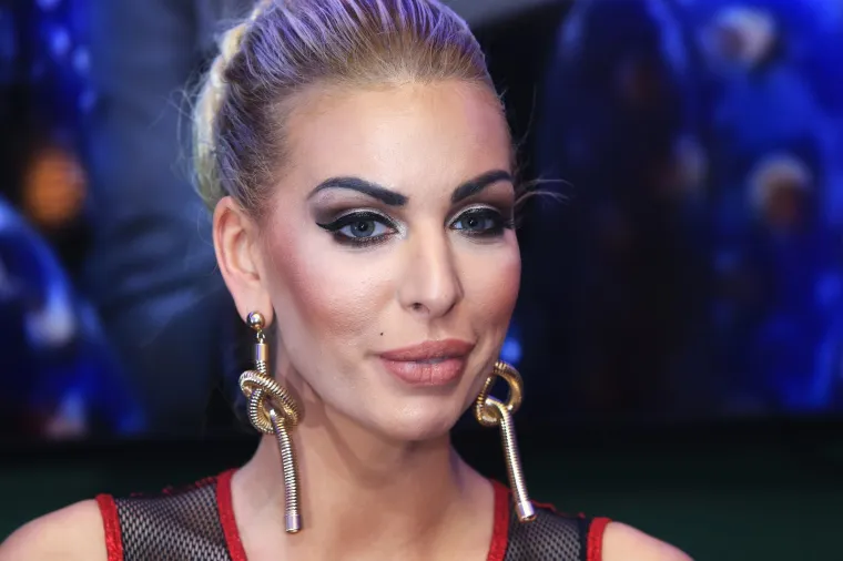 Od starlete do spisateljice: Evo kako je Ava izgledala prije 9 godina na promociji knjige