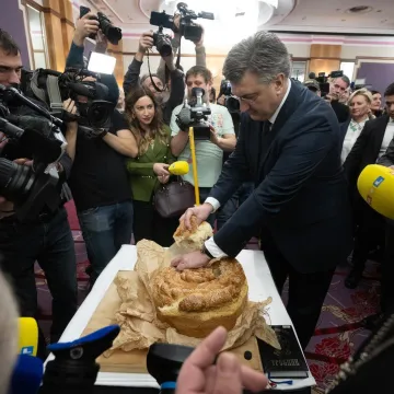 Plenković čestitao Božić pravoslavnim vjernicima: 'Važnije je nego ikada njegovati partnerstvo'