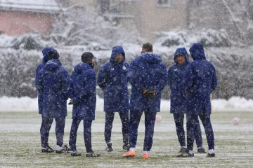Na treningu Dinama kape, &scaron;alovi i termo donje rublje, a njih dvojica 'luđaka' se skinula