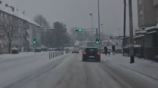 Snijeg radi probleme u Zagrebu: Na terenu 245 ekipa Zimske službe, u III. stupnju pripravnosti su'