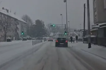 Snijeg radi probleme u Zagrebu: Na terenu 245 ekipa Zimske službe, u III. stupnju pripravnosti su'