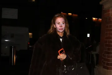 &Scaron;to se dogodilo s licem?! Poznata ljepotica se pojavila u neprepoznatljivom izdanju