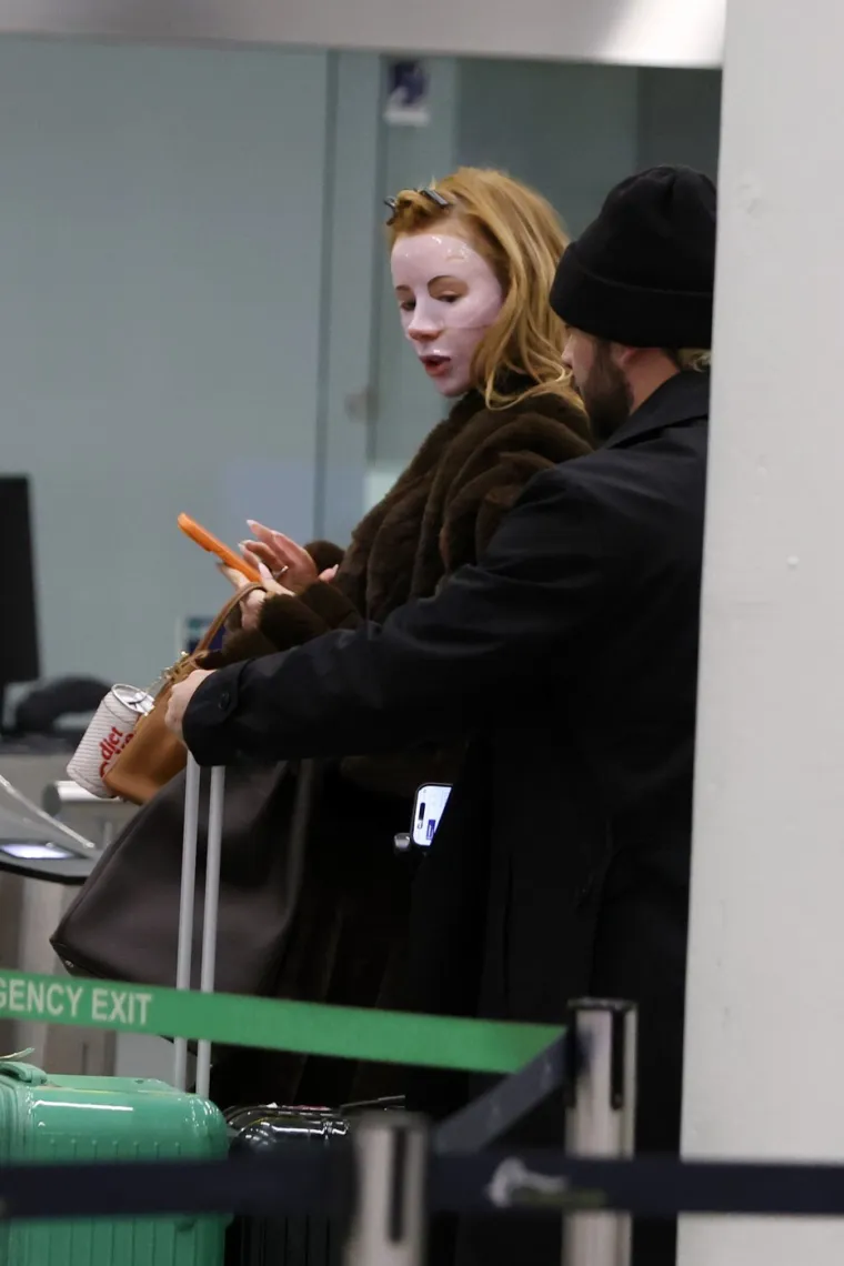 &Scaron;to se dogodilo s licem?! Poznata ljepotica se pojavila u neprepoznatljivom izdanju