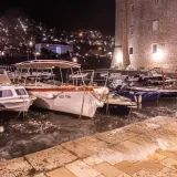 Katastrofa u Dubrovniku! Sru&scaron;ena stabla, le&scaron;ine u gradskoj luci, voda opasna za piće