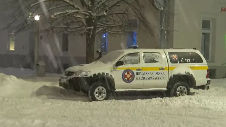 U Lici napadalo već pola metra snijega: 'Na TV-u izgleda lijepo, ali u stvarnosti...'