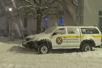 U Lici napadalo već pola metra snijega: 'Na TV-u izgleda lijepo, ali u stvarnosti...'