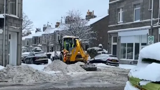 Ledeni val okovao Europu, ima i mrtvih! Promet u kolapsu: 'Ako možete, radite od kuće!'