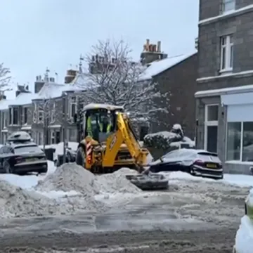 Ledeni val okovao Europu, ima i mrtvih! Promet u kolapsu: 'Ako možete, radite od kuće!'