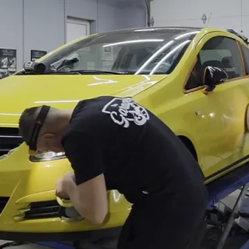 Dobročinitelji u akciji: Obnovili stari auto pa ga darovali samohranoj majci