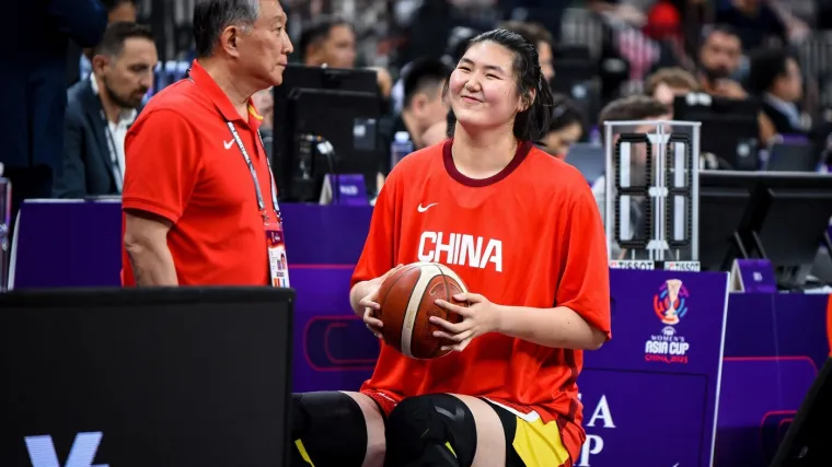 Majko mila, čime je hrane? Divovska tinejdžerica je čudo ko&scaron;arke protiv koje nitko ne može igrati