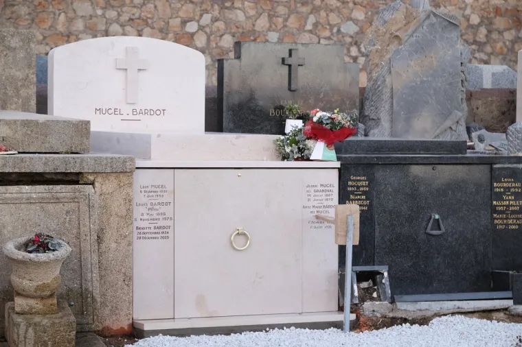 Otkriveni detalji sprovoda francuske legende: Željela je biti pokopana u svom vrtu, ali...