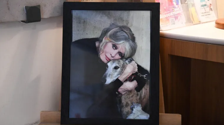 Otkriveni detalji sprovoda francuske legende: Željela je biti pokopana u svom vrtu, ali...