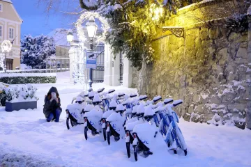Pogledajte kaos u Zagrebu: Zatrpani auti, bicikli, a snijeg je čistio i &scaron;ef Dolca