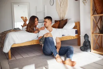 Traži pomoć zbog djevojke koja ga pretvara u robota u krevetu: 'Daje mi naredbe'