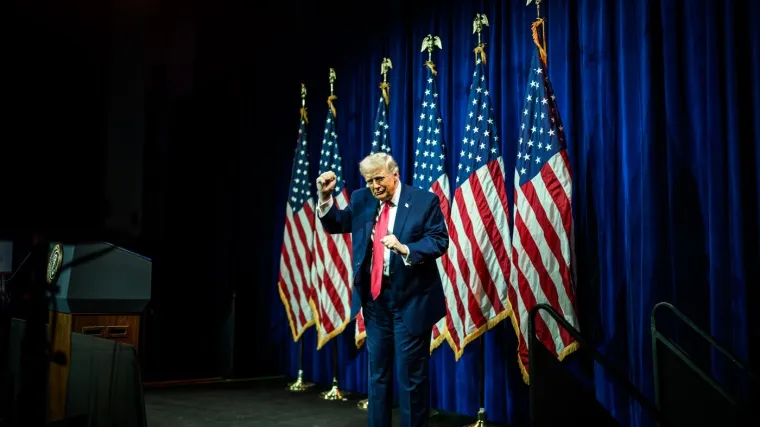 Trump se svjetski sprdao s Macronom: Zbog ovoga bi se Francuzi mogli zacrvenjeti