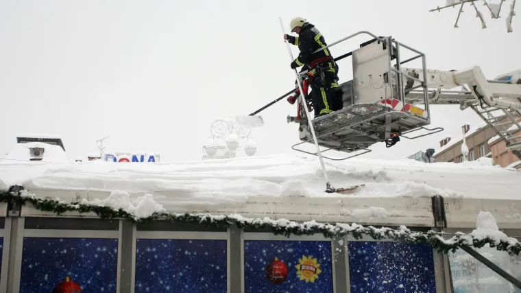 Uru&scaron;io se &scaron;ator pod teretom snijega: 'Čulo se krckanje, ljudima sam rekao da izađu'