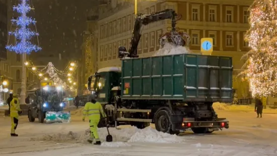 Pogledajte kako su se po noći čistile ulice Zagreba od snijega: Evo gdje jo&scaron; ima problema