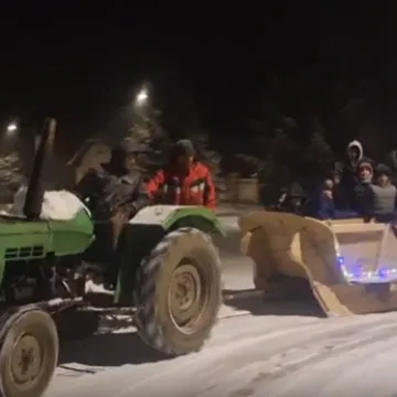 Kad je pao snijeg Goran nije čekao čudo: Radio cijelu noć kako bi razveselio svu djecu u selu