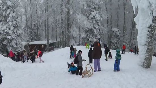 Paralizirao je grad, ali je Sljeme pretvorio u zimsku bajku: Zagrepčani uživali u dubokom snijegu