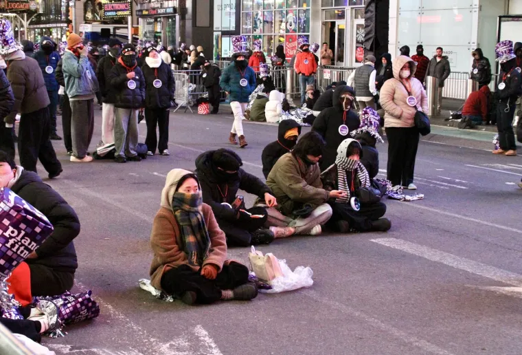 Evo za&scaron;to su ljudi na dočeku Nove godine u New Yorku nosili pelene, gledatelji zgroženi