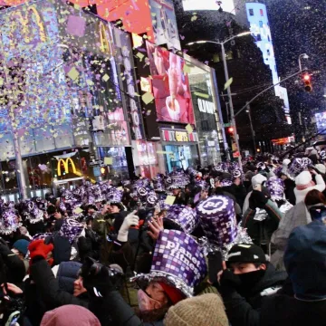 Evo za&scaron;to su ljudi na dočeku Nove godine u New Yorku nosili pelene, gledatelji zgroženi