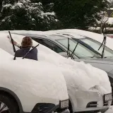 Snijeg na autu i pred ulazom mogao bi vas skupo ko&scaron;tati: Doznajemo koliko je do sada kazni ispisano