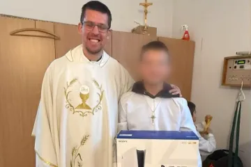 Ministranta iz Trogira župa nagradila konzolom zbog zornica: Evo &scaron;to na to kaže psihologinja za djecu