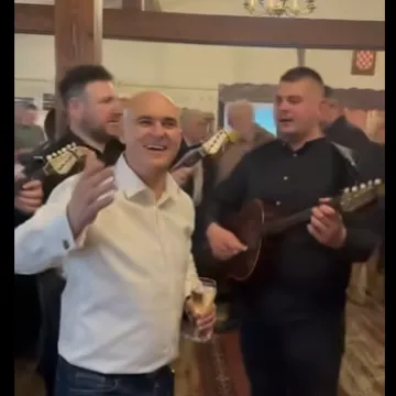 Dabro objavio novu snimku na kojoj parama časti tambura&scaron;e i harmonika&scaron;a: Poslu&scaron;ajte samo ove stihove