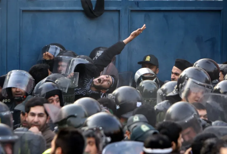 Suzavci i paljba po prosvjednicima, nemiri se pro&scaron;irili na 111 gradova i naselja