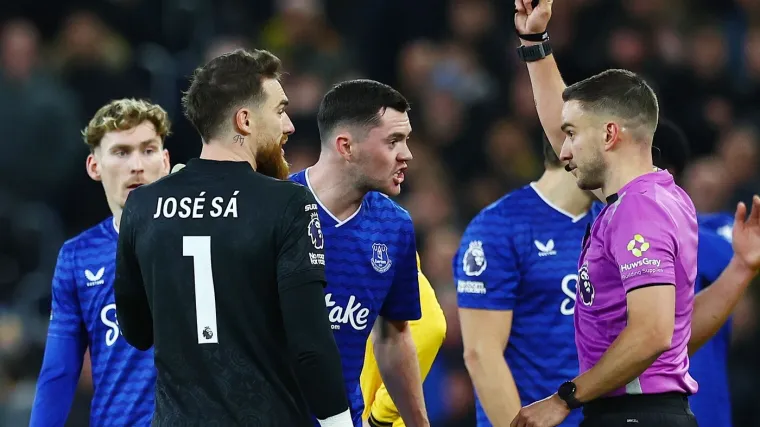 Ovo se ne viđa često: Evertonov stoper zaradio crveni karton na nevjerojatan način