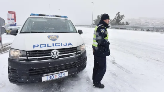 Vozačica u Istri sletjela s ceste i udarila u stijene: Za sve je kriva tvrtka iz Pule