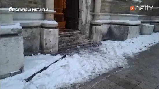 Podmetnut požar kraj katedrale u Novom Sadu, sumnja se da je potmetnut