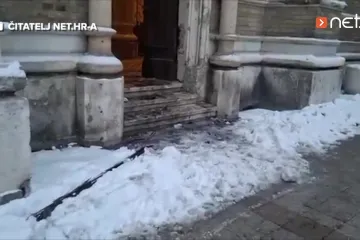 Podmetnut požar kraj katedrale u Novom Sadu, sumnja se da je potmetnut