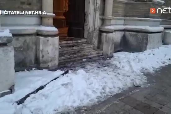 Podmetnut požar kraj katedrale u Novom Sadu? Župnik vidio policiji i vatrogasce kad se probudio