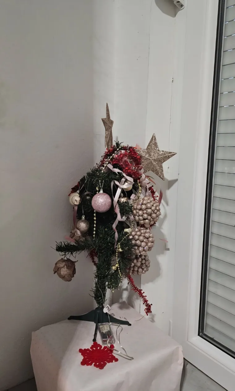 Imamo finaliste! Božićni žiri se preznojava, a ovo su va&scaron;a drvca zbog kojih je na mukama