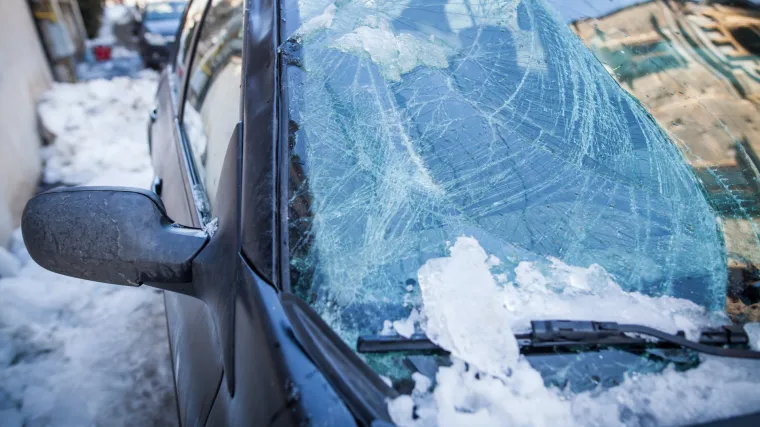 Bizarna nesreća kod Čazme: Komad leda pao s kombija i pogodio drugog vozača u glavu