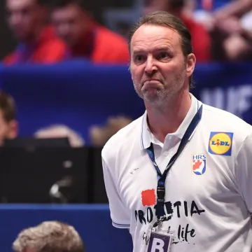 Sigurdsson prelomio i donio &scaron;okantnu odluku uoči spektakla: Veliku zvijezdu poslao na tribinu