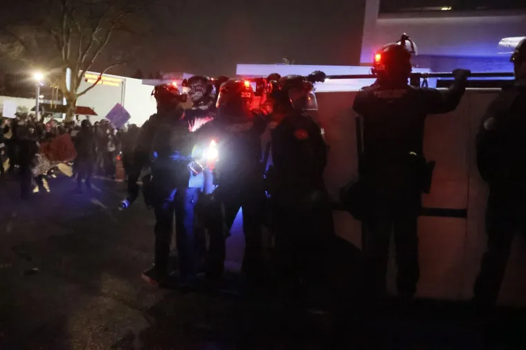 Američki agenti opet pucali po ljudima, ima ranjenih: 'Htio ih je pregaziti...'