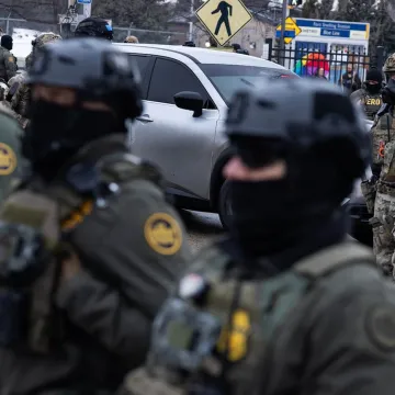 Američki agenti opet pucali po ljudima, ima ranjenih: 'Htio ih je pregaziti...'