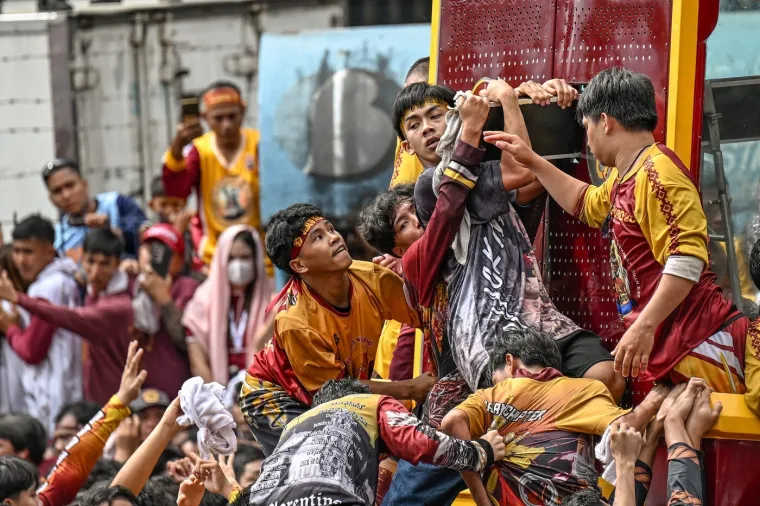 Vjernici u transu, ulice blokirane: Kaos, molitve i suze u čast stoljetnog kipa Isusa