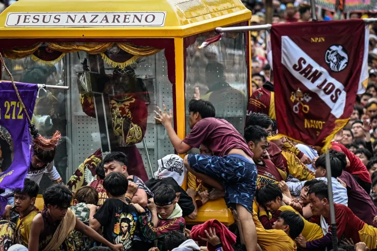 Vjernici u transu, ulice blokirane: Kaos, molitve i suze u čast stoljetnog kipa Isusa