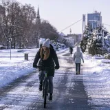 Osječani novu godinu započeli aktivno: Djevojka na biciklu ne boji se leda i zime