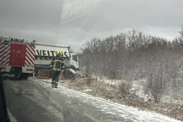 Stra&scaron;an sudar auta i teretnog vozila: Poginula jedna osoba, prizor je užasan